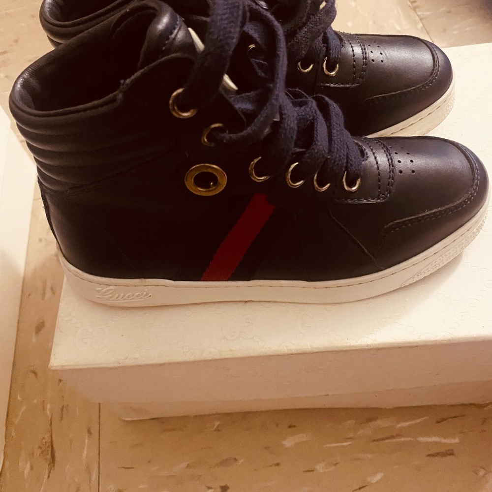 Kids Gucci sneakers size 29 excellent condition - Picture 3 of 3
